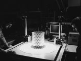 DTU researchers develop a 3D-printed gyroidal solid oxide cell that integrates fuel cell and electrolyzer functions in a single ceramic piece, cutting weight and complexity.