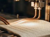 Nature study unveils a flexible, gel-encapsulated fibre-shaped direct methanol fuel cell delivering 161.36 Wh/kg, 2,000-cycle durability, −22 °C–70 °C range, and under 1-minute refueling for wearable electronics.