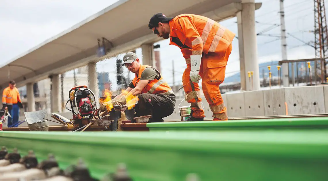Green Hydrogen Rail Tracks: voestalpine Unveils World’s First Hydrogen-Based Rail