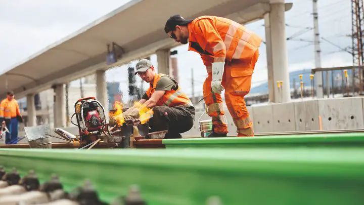 Green Hydrogen Rail Tracks: voestalpine Unveils World’s First Hydrogen-Based Rail