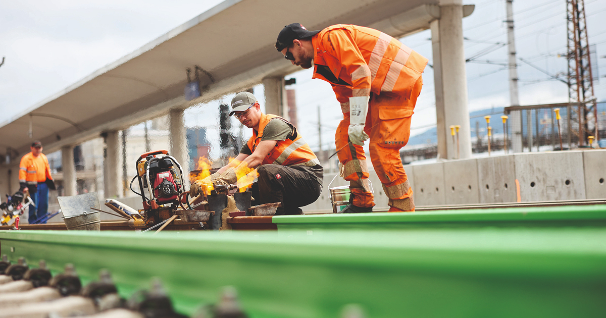 Green Hydrogen Rail Tracks: voestalpine Unveils World’s First Hydrogen-Based Rail