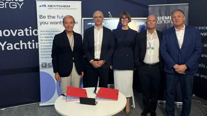 Hydrogen Fuel Cells: NEXTCHEM and Siemens Energy MOU for Modular Methanol System for Maritime Decarbonization