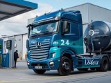 Colruyt Group’s first hydrogen fuel cell truck, featuring OPmobility–VDL ETS technology and a 210 kWh battery, has been operating since May 2025 under the EU’s H2Haul project, targeting 450 km range and zero-emission logistics.