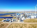 Guofu Hydrogen Energy has launched a ¥5 billion green hydrogen hub in Inner Mongolia, producing 40,000 tonnes of liquid green hydrogen annually using 1 GW of wind and solar power. The project includes multi-fuel stations and a national logistics HQ to support China’s carbon neutrality goals.