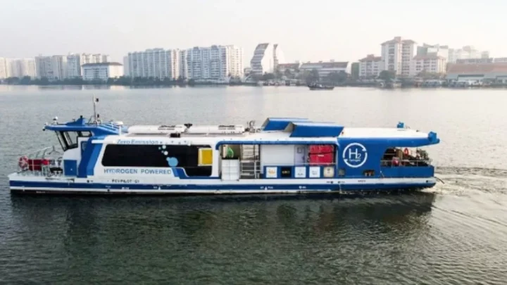 India’s First Hydrogen Fuel Cell Vessel Launches on Ganga