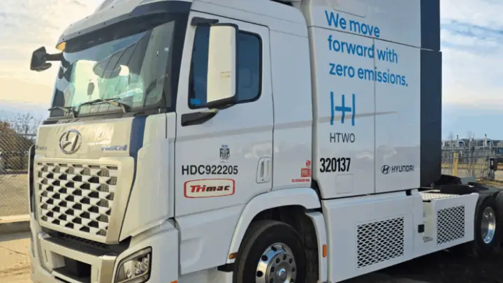 Hydrogen Fuel Cell Trucks: Alberta Pilot Drives Zero-Emission Future