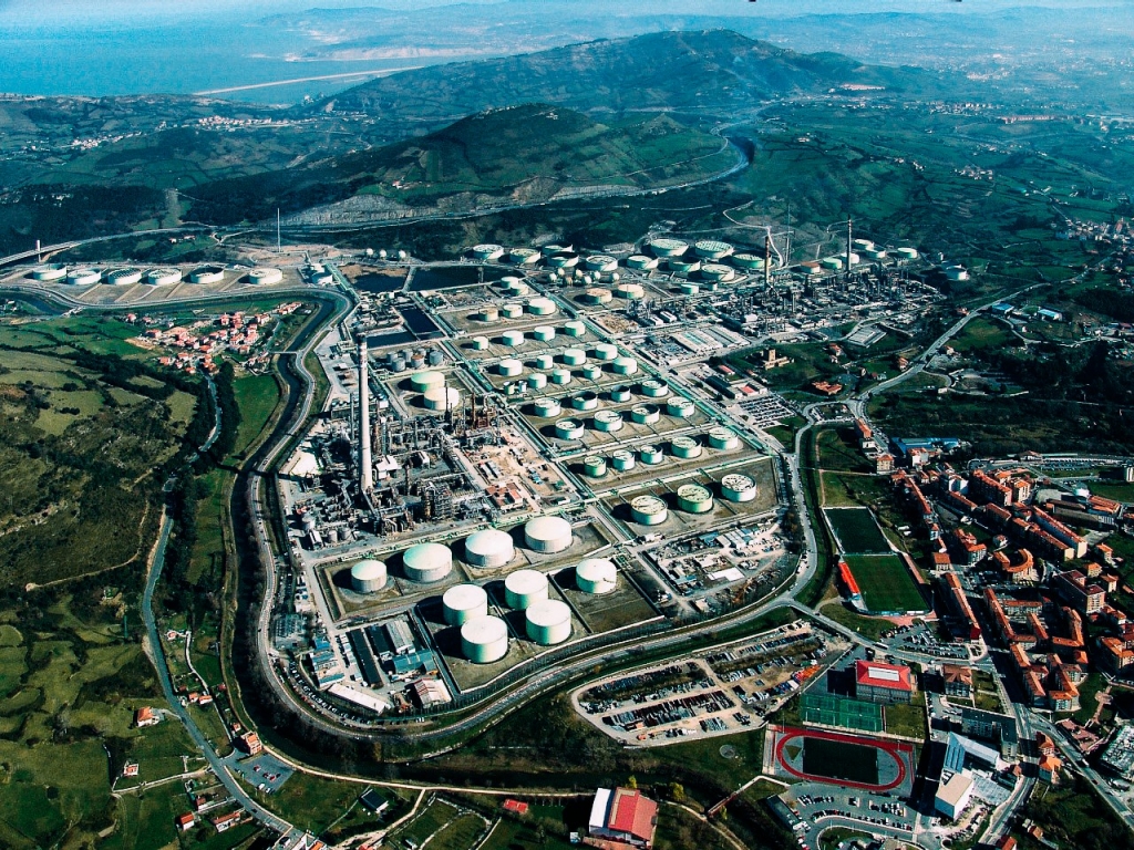 Green Hydrogen Scale-Up: Repsol to Install Second 100 MW Electrolyzer at Petronor Refinery