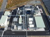 Japan’s first industrial-scale green ammonia demonstration plant in Namie, Fukushima has begun producing 4 tons per day using renewable hydrogen from Asahi Kasei’s 10 MW alkaline electrolyzer. JGC’s integrated control system ensures stable output under variable renewables—an NEDO-funded milestone.