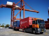 Seville Port hosts trials of H2TOW’s 50-ton hydrogen fuel cell tractor under the EU’s Hydea project, demonstrating zero-emission logistics.