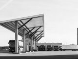 A new hydrogen logistics hub in Bernau, Brandenburg, features a refueling station for waste collection vehicles and buses, advancing Germany’s sustainable mobility goals under its National Hydrogen Strategy.