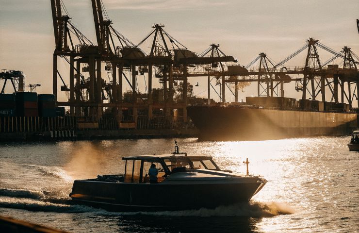 Hydrogen Fuel Cells Power New Pilot Harbor Craft in Singapore