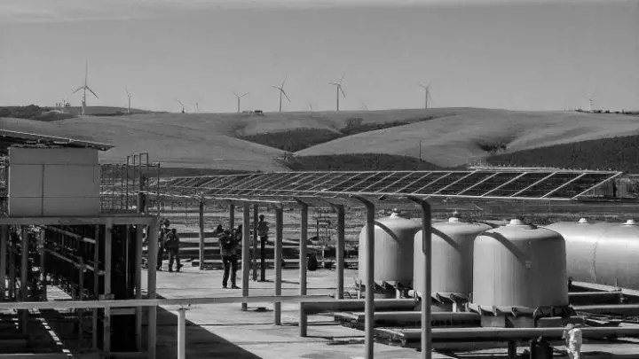 Spain Allocates €439.4 M to 250 MW Electrolysis Capacity