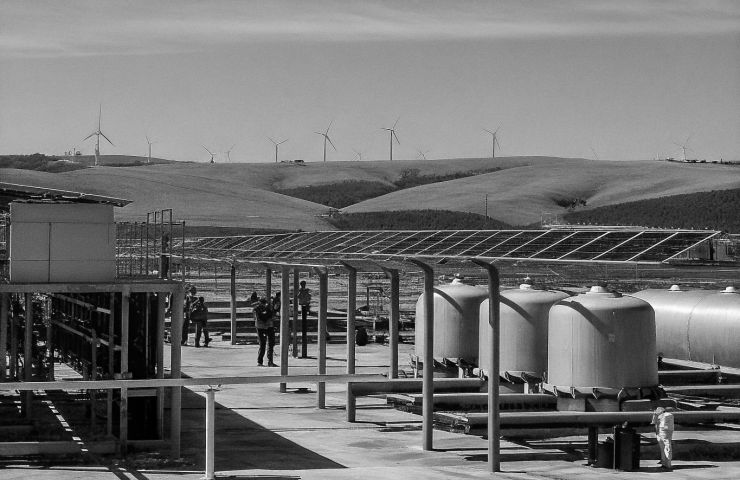 Spain Allocates €439.4 M to 250 MW Electrolysis Capacity