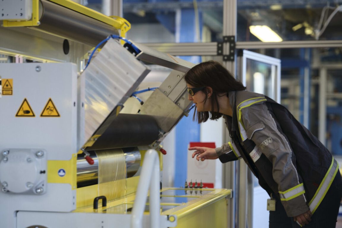 Evonik Boosts Green Hydrogen Production with New Industrial DURAION AEM Membrane Line